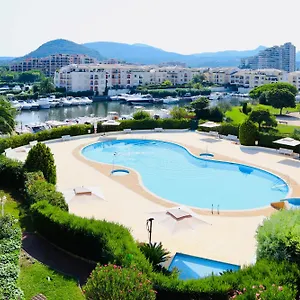 https://somptueux-3-pieces-vue-sur-piscine.fr-provencehotel.com